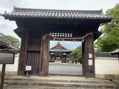 篠津神社の山門・神門