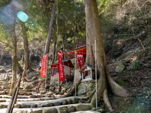 祐徳稲荷神社の{uncategorized: "未分類", other: "その他", undefined: "問題あり", building: "その他建物", grave: "お墓", sacred_gate: "鳥居", guardian: "狛犬", statue: "像", buddha: "仏像", history: "歴史", nature: "自然", garden: "庭園", animal: "動物", pagoda: "塔", temizu: "手水舎", mountain_gate: "山門・神門", sanctuary: "本殿・本堂", subordinate: "末社・摂社", art: "芸術", scenery: "景色", jizo: "地蔵", ema: "絵馬", goshuin: "御朱印", omikuji: "おみくじ", items: "授与品その他", amulet: "お守り", goshuincho: "御朱印帳", eats: "食事", festival: "お祭り", votive_dance: "神楽", shichigosan: "七五三参", wedding: "結婚式", experience: "体験その他", initially: "初詣", around: "周辺", anti_infection: "感染症対策"}