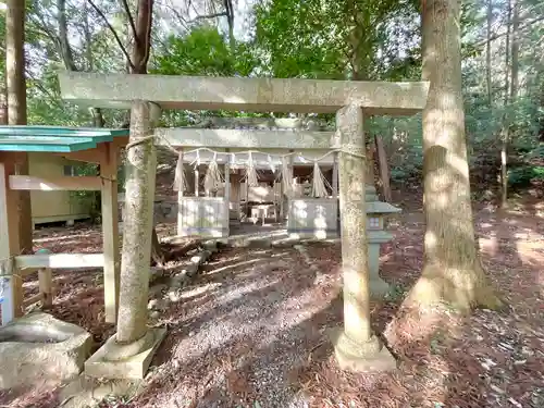 津留八柱神社の鳥居