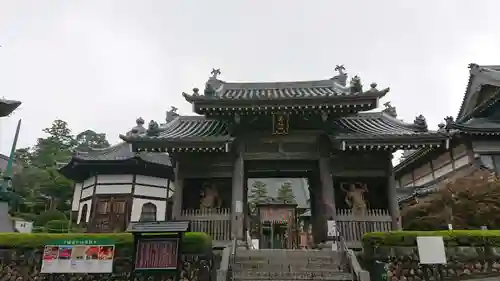 秋葉總本殿可睡斎の山門・神門