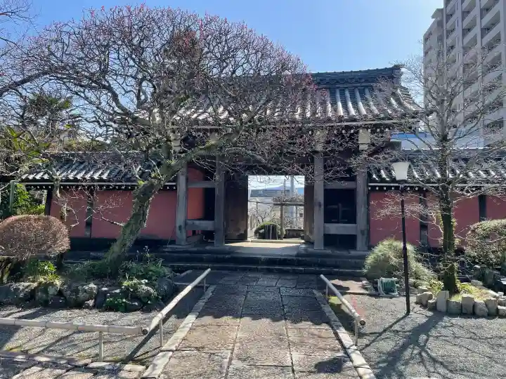 蓮光寺の{uncategorized: "未分類", other: "その他", undefined: "問題あり", building: "その他建物", grave: "お墓", sacred_gate: "鳥居", guardian: "狛犬", statue: "像", buddha: "仏像", history: "歴史", nature: "自然", garden: "庭園", animal: "動物", pagoda: "塔", temizu: "手水舎", mountain_gate: "山門・神門", sanctuary: "本殿・本堂", subordinate: "末社・摂社", art: "芸術", scenery: "景色", jizo: "地蔵", ema: "絵馬", goshuin: "御朱印", omikuji: "おみくじ", items: "授与品その他", amulet: "お守り", goshuincho: "御朱印帳", eats: "食事", festival: "お祭り", votive_dance: "神楽", shichigosan: "七五三参", wedding: "結婚式", experience: "体験その他", initially: "初詣", around: "周辺", anti_infection: "感染症対策"}
