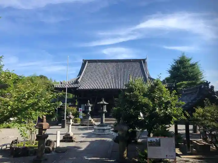 穴太寺の本殿・本堂