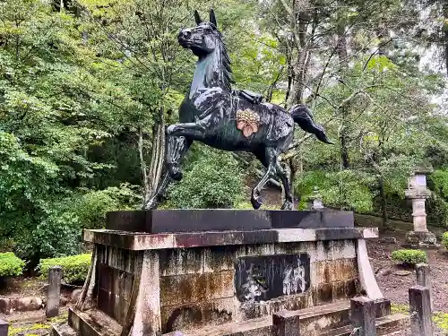 岡太神社の像