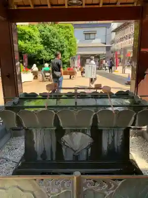 とげぬき地蔵尊 高岩寺の{uncategorized: "未分類", other: "その他", undefined: "問題あり", building: "その他建物", grave: "お墓", sacred_gate: "鳥居", guardian: "狛犬", statue: "像", buddha: "仏像", history: "歴史", nature: "自然", garden: "庭園", animal: "動物", pagoda: "塔", temizu: "手水舎", mountain_gate: "山門・神門", sanctuary: "本殿・本堂", subordinate: "末社・摂社", art: "芸術", scenery: "景色", jizo: "地蔵", ema: "絵馬", goshuin: "御朱印", omikuji: "おみくじ", items: "授与品その他", amulet: "お守り", goshuincho: "御朱印帳", eats: "食事", festival: "お祭り", votive_dance: "神楽", shichigosan: "七五三参", wedding: "結婚式", experience: "体験その他", initially: "初詣", around: "周辺", anti_infection: "感染症対策"}