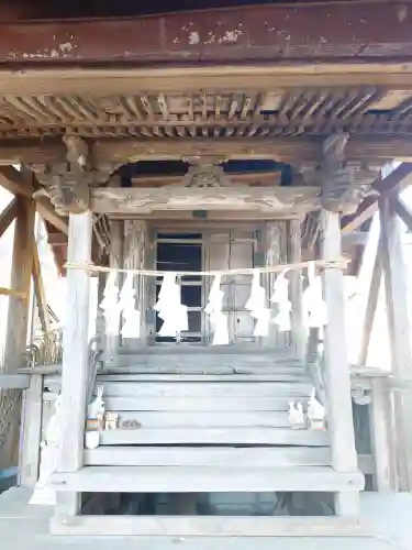 大雷淡洲神社の{uncategorized: "未分類", other: "その他", undefined: "問題あり", building: "その他建物", grave: "お墓", sacred_gate: "鳥居", guardian: "狛犬", statue: "像", buddha: "仏像", history: "歴史", nature: "自然", garden: "庭園", animal: "動物", pagoda: "塔", temizu: "手水舎", mountain_gate: "山門・神門", sanctuary: "本殿・本堂", subordinate: "末社・摂社", art: "芸術", scenery: "景色", jizo: "地蔵", ema: "絵馬", goshuin: "御朱印", omikuji: "おみくじ", items: "授与品その他", amulet: "お守り", goshuincho: "御朱印帳", eats: "食事", festival: "お祭り", votive_dance: "神楽", shichigosan: "七五三参", wedding: "結婚式", experience: "体験その他", initially: "初詣", around: "周辺", anti_infection: "感染症対策"}