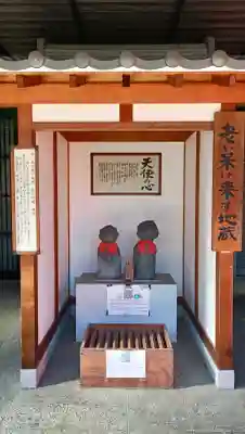 老い呆け来ず地蔵堂の{uncategorized: "未分類", other: "その他", undefined: "問題あり", building: "その他建物", grave: "お墓", sacred_gate: "鳥居", guardian: "狛犬", statue: "像", buddha: "仏像", history: "歴史", nature: "自然", garden: "庭園", animal: "動物", pagoda: "塔", temizu: "手水舎", mountain_gate: "山門・神門", sanctuary: "本殿・本堂", subordinate: "末社・摂社", art: "芸術", scenery: "景色", jizo: "地蔵", ema: "絵馬", goshuin: "御朱印", omikuji: "おみくじ", items: "授与品その他", amulet: "お守り", goshuincho: "御朱印帳", eats: "食事", festival: "お祭り", votive_dance: "神楽", shichigosan: "七五三参", wedding: "結婚式", experience: "体験その他", initially: "初詣", around: "周辺", anti_infection: "感染症対策"}