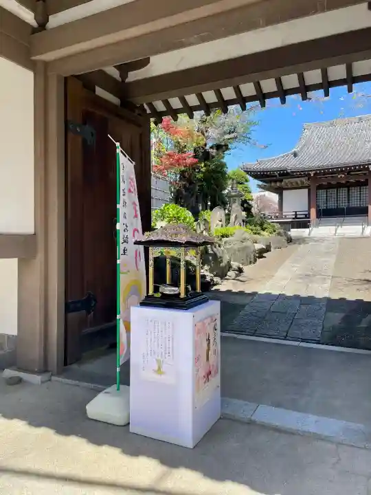 実相院の{uncategorized: "未分類", other: "その他", undefined: "問題あり", building: "その他建物", grave: "お墓", sacred_gate: "鳥居", guardian: "狛犬", statue: "像", buddha: "仏像", history: "歴史", nature: "自然", garden: "庭園", animal: "動物", pagoda: "塔", temizu: "手水舎", mountain_gate: "山門・神門", sanctuary: "本殿・本堂", subordinate: "末社・摂社", art: "芸術", scenery: "景色", jizo: "地蔵", ema: "絵馬", goshuin: "御朱印", omikuji: "おみくじ", items: "授与品その他", amulet: "お守り", goshuincho: "御朱印帳", eats: "食事", festival: "お祭り", votive_dance: "神楽", shichigosan: "七五三参", wedding: "結婚式", experience: "体験その他", initially: "初詣", around: "周辺", anti_infection: "感染症対策"}