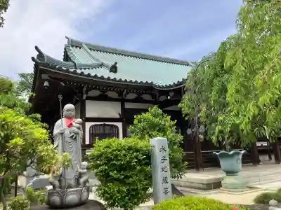 観音寺の{uncategorized: "未分類", other: "その他", undefined: "問題あり", building: "その他建物", grave: "お墓", sacred_gate: "鳥居", guardian: "狛犬", statue: "像", buddha: "仏像", history: "歴史", nature: "自然", garden: "庭園", animal: "動物", pagoda: "塔", temizu: "手水舎", mountain_gate: "山門・神門", sanctuary: "本殿・本堂", subordinate: "末社・摂社", art: "芸術", scenery: "景色", jizo: "地蔵", ema: "絵馬", goshuin: "御朱印", omikuji: "おみくじ", items: "授与品その他", amulet: "お守り", goshuincho: "御朱印帳", eats: "食事", festival: "お祭り", votive_dance: "神楽", shichigosan: "七五三参", wedding: "結婚式", experience: "体験その他", initially: "初詣", around: "周辺", anti_infection: "感染症対策"}