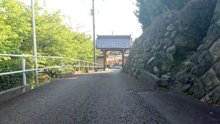 代信寺の山門・神門