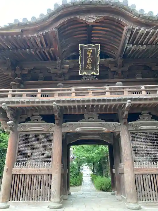 檀王法林寺(栴檀王院無上法林寺)の山門・神門