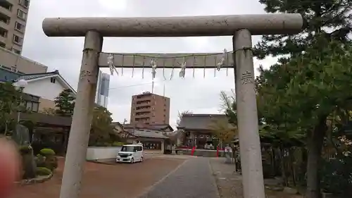 三社神社の鳥居