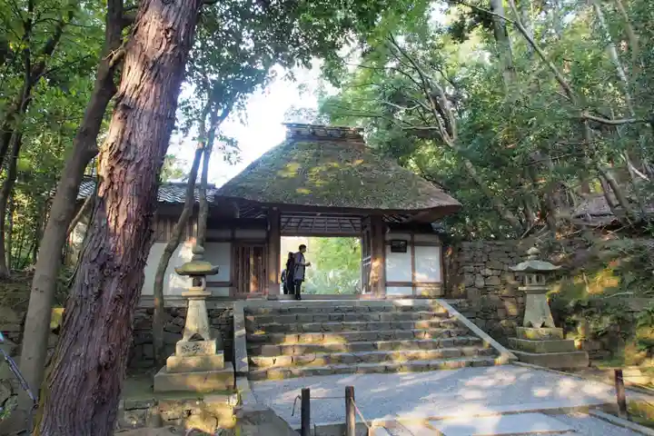 法然院の山門・神門