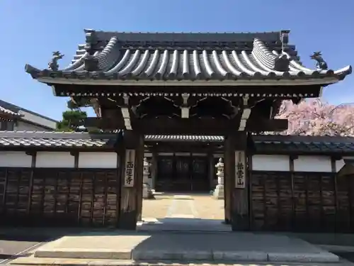 西蓮寺の山門