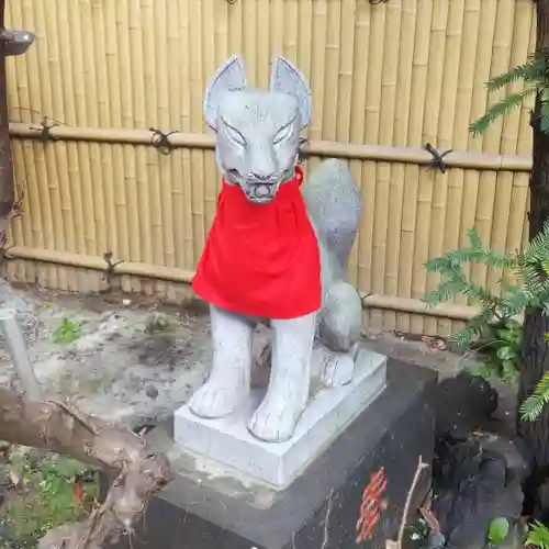 靍護稲荷神社の狛犬