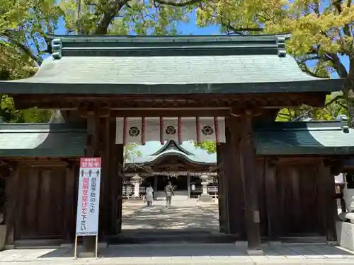 玉祖神社の山門・神門