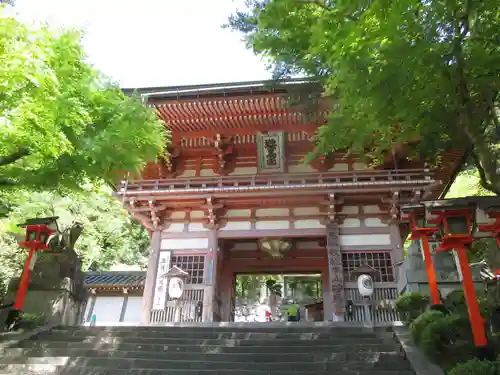 鞍馬寺の山門