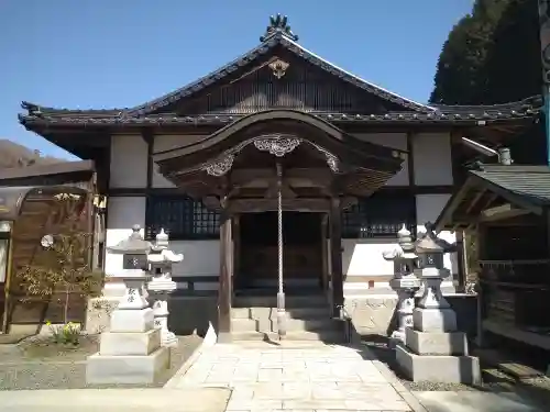 巳徳神社の本殿