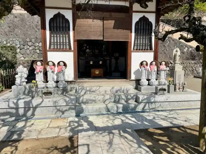 高松寺の{uncategorized: "未分類", other: "その他", undefined: "問題あり", building: "その他建物", grave: "お墓", sacred_gate: "鳥居", guardian: "狛犬", statue: "像", buddha: "仏像", history: "歴史", nature: "自然", garden: "庭園", animal: "動物", pagoda: "塔", temizu: "手水舎", mountain_gate: "山門・神門", sanctuary: "本殿・本堂", subordinate: "末社・摂社", art: "芸術", scenery: "景色", jizo: "地蔵", ema: "絵馬", goshuin: "御朱印", omikuji: "おみくじ", items: "授与品その他", amulet: "お守り", goshuincho: "御朱印帳", eats: "食事", festival: "お祭り", votive_dance: "神楽", shichigosan: "七五三参", wedding: "結婚式", experience: "体験その他", initially: "初詣", around: "周辺", anti_infection: "感染症対策"}