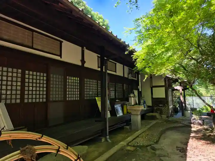 蓮華寺の{uncategorized: "未分類", other: "その他", undefined: "問題あり", building: "その他建物", grave: "お墓", sacred_gate: "鳥居", guardian: "狛犬", statue: "像", buddha: "仏像", history: "歴史", nature: "自然", garden: "庭園", animal: "動物", pagoda: "塔", temizu: "手水舎", mountain_gate: "山門・神門", sanctuary: "本殿・本堂", subordinate: "末社・摂社", art: "芸術", scenery: "景色", jizo: "地蔵", ema: "絵馬", goshuin: "御朱印", omikuji: "おみくじ", items: "授与品その他", amulet: "お守り", goshuincho: "御朱印帳", eats: "食事", festival: "お祭り", votive_dance: "神楽", shichigosan: "七五三参", wedding: "結婚式", experience: "体験その他", initially: "初詣", around: "周辺", anti_infection: "感染症対策"}