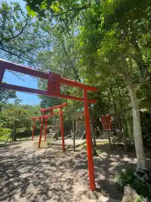 淵神社の{uncategorized: "未分類", other: "その他", undefined: "問題あり", building: "その他建物", grave: "お墓", sacred_gate: "鳥居", guardian: "狛犬", statue: "像", buddha: "仏像", history: "歴史", nature: "自然", garden: "庭園", animal: "動物", pagoda: "塔", temizu: "手水舎", mountain_gate: "山門・神門", sanctuary: "本殿・本堂", subordinate: "末社・摂社", art: "芸術", scenery: "景色", jizo: "地蔵", ema: "絵馬", goshuin: "御朱印", omikuji: "おみくじ", items: "授与品その他", amulet: "お守り", goshuincho: "御朱印帳", eats: "食事", festival: "お祭り", votive_dance: "神楽", shichigosan: "七五三参", wedding: "結婚式", experience: "体験その他", initially: "初詣", around: "周辺", anti_infection: "感染症対策"}