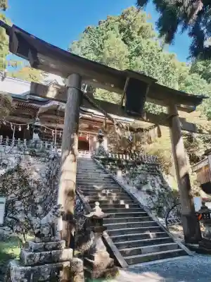 玉置神社の{uncategorized: "未分類", other: "その他", undefined: "問題あり", building: "その他建物", grave: "お墓", sacred_gate: "鳥居", guardian: "狛犬", statue: "像", buddha: "仏像", history: "歴史", nature: "自然", garden: "庭園", animal: "動物", pagoda: "塔", temizu: "手水舎", mountain_gate: "山門・神門", sanctuary: "本殿・本堂", subordinate: "末社・摂社", art: "芸術", scenery: "景色", jizo: "地蔵", ema: "絵馬", goshuin: "御朱印", omikuji: "おみくじ", items: "授与品その他", amulet: "お守り", goshuincho: "御朱印帳", eats: "食事", festival: "お祭り", votive_dance: "神楽", shichigosan: "七五三参", wedding: "結婚式", experience: "体験その他", initially: "初詣", around: "周辺", anti_infection: "感染症対策"}