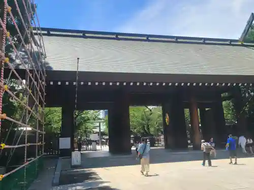 靖國神社の{uncategorized: "未分類", other: "その他", undefined: "問題あり", building: "その他建物", grave: "お墓", sacred_gate: "鳥居", guardian: "狛犬", statue: "像", buddha: "仏像", history: "歴史", nature: "自然", garden: "庭園", animal: "動物", pagoda: "塔", temizu: "手水舎", mountain_gate: "山門・神門", sanctuary: "本殿・本堂", subordinate: "末社・摂社", art: "芸術", scenery: "景色", jizo: "地蔵", ema: "絵馬", goshuin: "御朱印", omikuji: "おみくじ", items: "授与品その他", amulet: "お守り", goshuincho: "御朱印帳", eats: "食事", festival: "お祭り", votive_dance: "神楽", shichigosan: "七五三参", wedding: "結婚式", experience: "体験その他", initially: "初詣", around: "周辺", anti_infection: "感染症対策"}