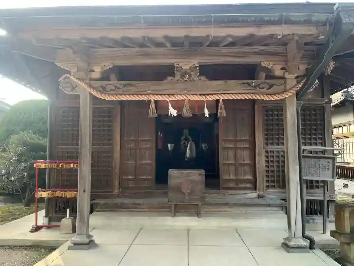 宇美神社の{uncategorized: "未分類", other: "その他", undefined: "問題あり", building: "その他建物", grave: "お墓", sacred_gate: "鳥居", guardian: "狛犬", statue: "像", buddha: "仏像", history: "歴史", nature: "自然", garden: "庭園", animal: "動物", pagoda: "塔", temizu: "手水舎", mountain_gate: "山門・神門", sanctuary: "本殿・本堂", subordinate: "末社・摂社", art: "芸術", scenery: "景色", jizo: "地蔵", ema: "絵馬", goshuin: "御朱印", omikuji: "おみくじ", items: "授与品その他", amulet: "お守り", goshuincho: "御朱印帳", eats: "食事", festival: "お祭り", votive_dance: "神楽", shichigosan: "七五三参", wedding: "結婚式", experience: "体験その他", initially: "初詣", around: "周辺", anti_infection: "感染症対策"}