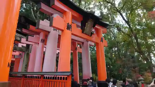 伏見稲荷大社の{uncategorized: "未分類", other: "その他", undefined: "問題あり", building: "その他建物", grave: "お墓", sacred_gate: "鳥居", guardian: "狛犬", statue: "像", buddha: "仏像", history: "歴史", nature: "自然", garden: "庭園", animal: "動物", pagoda: "塔", temizu: "手水舎", mountain_gate: "山門・神門", sanctuary: "本殿・本堂", subordinate: "末社・摂社", art: "芸術", scenery: "景色", jizo: "地蔵", ema: "絵馬", goshuin: "御朱印", omikuji: "おみくじ", items: "授与品その他", amulet: "お守り", goshuincho: "御朱印帳", eats: "食事", festival: "お祭り", votive_dance: "神楽", shichigosan: "七五三参", wedding: "結婚式", experience: "体験その他", initially: "初詣", around: "周辺", anti_infection: "感染症対策"}