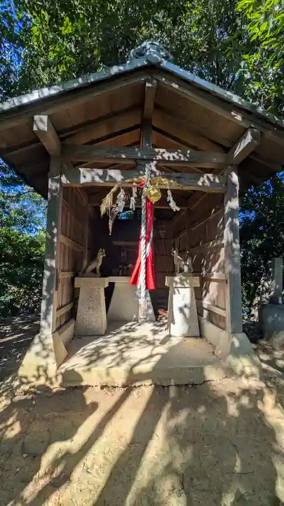 稲荷社(南笠2号墳内)(滋賀県)