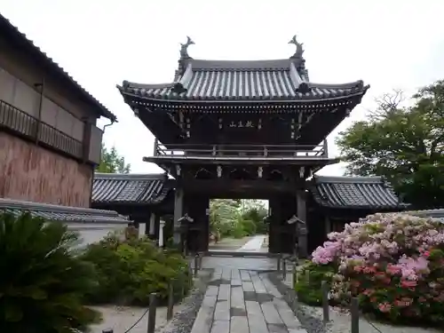 来迎寺の山門