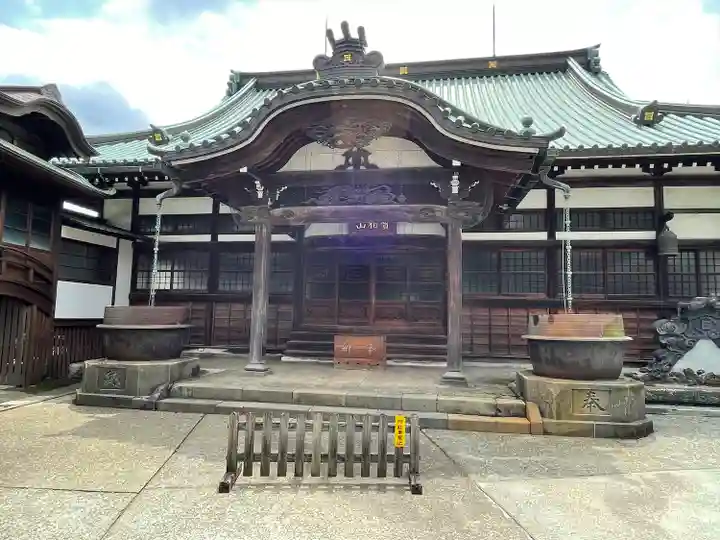 正覚寺の本殿・本堂