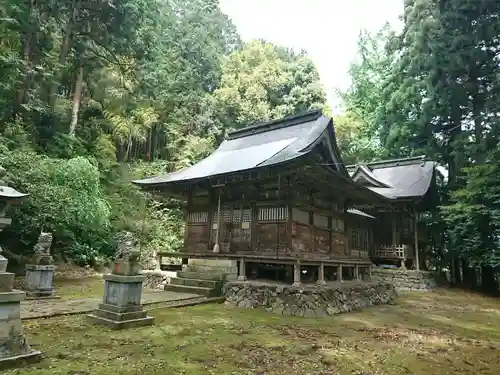 安波賀春日神社の本殿