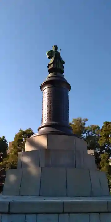 靖國神社の像