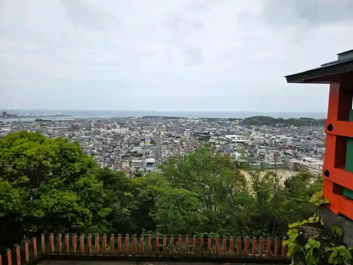 神倉神社(熊野速玉大社摂社)の{uncategorized: "未分類", other: "その他", undefined: "問題あり", building: "その他建物", grave: "お墓", sacred_gate: "鳥居", guardian: "狛犬", statue: "像", buddha: "仏像", history: "歴史", nature: "自然", garden: "庭園", animal: "動物", pagoda: "塔", temizu: "手水舎", mountain_gate: "山門・神門", sanctuary: "本殿・本堂", subordinate: "末社・摂社", art: "芸術", scenery: "景色", jizo: "地蔵", ema: "絵馬", goshuin: "御朱印", omikuji: "おみくじ", items: "授与品その他", amulet: "お守り", goshuincho: "御朱印帳", eats: "食事", festival: "お祭り", votive_dance: "神楽", shichigosan: "七五三参", wedding: "結婚式", experience: "体験その他", initially: "初詣", around: "周辺", anti_infection: "感染症対策"}