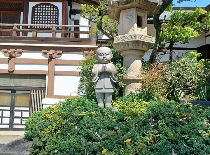 全徳寺の{uncategorized: "未分類", other: "その他", undefined: "問題あり", building: "その他建物", grave: "お墓", sacred_gate: "鳥居", guardian: "狛犬", statue: "像", buddha: "仏像", history: "歴史", nature: "自然", garden: "庭園", animal: "動物", pagoda: "塔", temizu: "手水舎", mountain_gate: "山門・神門", sanctuary: "本殿・本堂", subordinate: "末社・摂社", art: "芸術", scenery: "景色", jizo: "地蔵", ema: "絵馬", goshuin: "御朱印", omikuji: "おみくじ", items: "授与品その他", amulet: "お守り", goshuincho: "御朱印帳", eats: "食事", festival: "お祭り", votive_dance: "神楽", shichigosan: "七五三参", wedding: "結婚式", experience: "体験その他", initially: "初詣", around: "周辺", anti_infection: "感染症対策"}