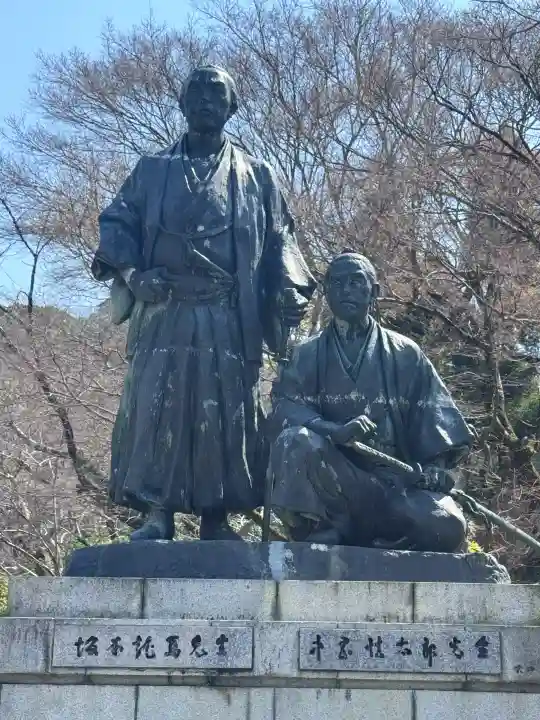 八坂神社(祇園さん)の{uncategorized: "未分類", other: "その他", undefined: "問題あり", building: "その他建物", grave: "お墓", sacred_gate: "鳥居", guardian: "狛犬", statue: "像", buddha: "仏像", history: "歴史", nature: "自然", garden: "庭園", animal: "動物", pagoda: "塔", temizu: "手水舎", mountain_gate: "山門・神門", sanctuary: "本殿・本堂", subordinate: "末社・摂社", art: "芸術", scenery: "景色", jizo: "地蔵", ema: "絵馬", goshuin: "御朱印", omikuji: "おみくじ", items: "授与品その他", amulet: "お守り", goshuincho: "御朱印帳", eats: "食事", festival: "お祭り", votive_dance: "神楽", shichigosan: "七五三参", wedding: "結婚式", experience: "体験その他", initially: "初詣", around: "周辺", anti_infection: "感染症対策"}