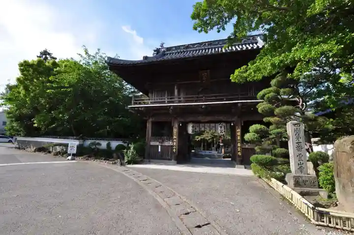 霊山寺の山門・神門