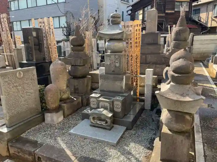 聖輪寺の{uncategorized: "未分類", other: "その他", undefined: "問題あり", building: "その他建物", grave: "お墓", sacred_gate: "鳥居", guardian: "狛犬", statue: "像", buddha: "仏像", history: "歴史", nature: "自然", garden: "庭園", animal: "動物", pagoda: "塔", temizu: "手水舎", mountain_gate: "山門・神門", sanctuary: "本殿・本堂", subordinate: "末社・摂社", art: "芸術", scenery: "景色", jizo: "地蔵", ema: "絵馬", goshuin: "御朱印", omikuji: "おみくじ", items: "授与品その他", amulet: "お守り", goshuincho: "御朱印帳", eats: "食事", festival: "お祭り", votive_dance: "神楽", shichigosan: "七五三参", wedding: "結婚式", experience: "体験その他", initially: "初詣", around: "周辺", anti_infection: "感染症対策"}
