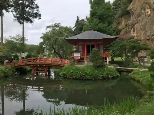 達谷西光寺の建物その他