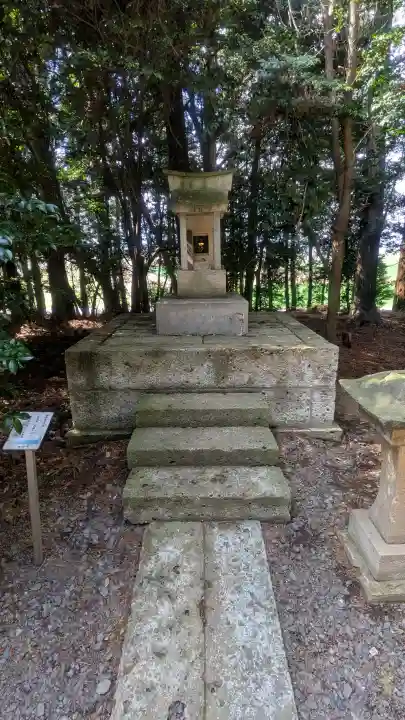下野 星宮神社の{uncategorized: "未分類", other: "その他", undefined: "問題あり", building: "その他建物", grave: "お墓", sacred_gate: "鳥居", guardian: "狛犬", statue: "像", buddha: "仏像", history: "歴史", nature: "自然", garden: "庭園", animal: "動物", pagoda: "塔", temizu: "手水舎", mountain_gate: "山門・神門", sanctuary: "本殿・本堂", subordinate: "末社・摂社", art: "芸術", scenery: "景色", jizo: "地蔵", ema: "絵馬", goshuin: "御朱印", omikuji: "おみくじ", items: "授与品その他", amulet: "お守り", goshuincho: "御朱印帳", eats: "食事", festival: "お祭り", votive_dance: "神楽", shichigosan: "七五三参", wedding: "結婚式", experience: "体験その他", initially: "初詣", around: "周辺", anti_infection: "感染症対策"}