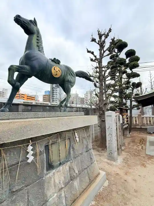 みなと八幡神社の{uncategorized: "未分類", other: "その他", undefined: "問題あり", building: "その他建物", grave: "お墓", sacred_gate: "鳥居", guardian: "狛犬", statue: "像", buddha: "仏像", history: "歴史", nature: "自然", garden: "庭園", animal: "動物", pagoda: "塔", temizu: "手水舎", mountain_gate: "山門・神門", sanctuary: "本殿・本堂", subordinate: "末社・摂社", art: "芸術", scenery: "景色", jizo: "地蔵", ema: "絵馬", goshuin: "御朱印", omikuji: "おみくじ", items: "授与品その他", amulet: "お守り", goshuincho: "御朱印帳", eats: "食事", festival: "お祭り", votive_dance: "神楽", shichigosan: "七五三参", wedding: "結婚式", experience: "体験その他", initially: "初詣", around: "周辺", anti_infection: "感染症対策"}