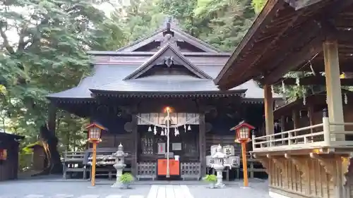 新倉富士浅間神社の本殿・本堂