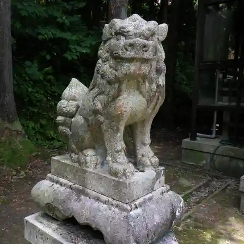 宇奈月神社の狛犬