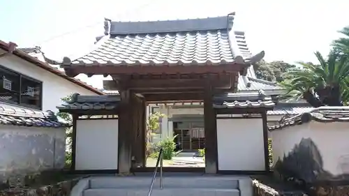 妙立寺の山門