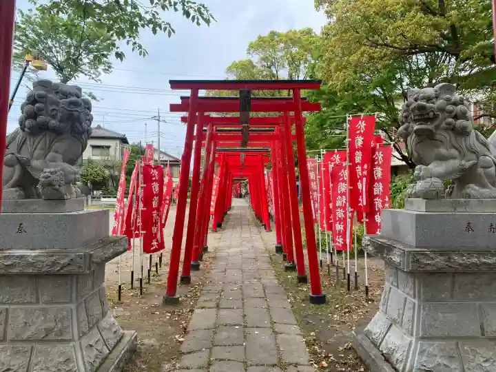 於菊稲荷神社の{uncategorized: "未分類", other: "その他", undefined: "問題あり", building: "その他建物", grave: "お墓", sacred_gate: "鳥居", guardian: "狛犬", statue: "像", buddha: "仏像", history: "歴史", nature: "自然", garden: "庭園", animal: "動物", pagoda: "塔", temizu: "手水舎", mountain_gate: "山門・神門", sanctuary: "本殿・本堂", subordinate: "末社・摂社", art: "芸術", scenery: "景色", jizo: "地蔵", ema: "絵馬", goshuin: "御朱印", omikuji: "おみくじ", items: "授与品その他", amulet: "お守り", goshuincho: "御朱印帳", eats: "食事", festival: "お祭り", votive_dance: "神楽", shichigosan: "七五三参", wedding: "結婚式", experience: "体験その他", initially: "初詣", around: "周辺", anti_infection: "感染症対策"}