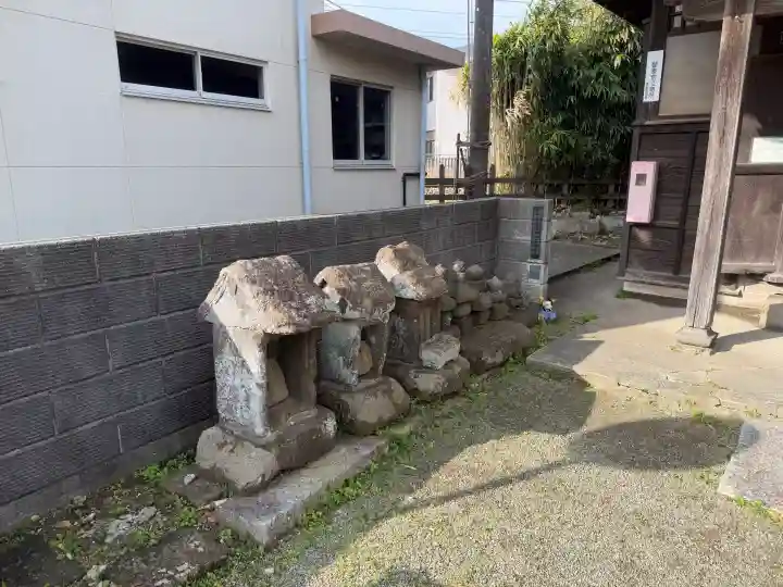 辻薬師堂(辻の薬師堂)の{uncategorized: "未分類", other: "その他", undefined: "問題あり", building: "その他建物", grave: "お墓", sacred_gate: "鳥居", guardian: "狛犬", statue: "像", buddha: "仏像", history: "歴史", nature: "自然", garden: "庭園", animal: "動物", pagoda: "塔", temizu: "手水舎", mountain_gate: "山門・神門", sanctuary: "本殿・本堂", subordinate: "末社・摂社", art: "芸術", scenery: "景色", jizo: "地蔵", ema: "絵馬", goshuin: "御朱印", omikuji: "おみくじ", items: "授与品その他", amulet: "お守り", goshuincho: "御朱印帳", eats: "食事", festival: "お祭り", votive_dance: "神楽", shichigosan: "七五三参", wedding: "結婚式", experience: "体験その他", initially: "初詣", around: "周辺", anti_infection: "感染症対策"}