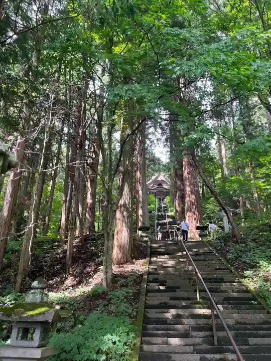 戸隠神社宝光社の{uncategorized: "未分類", other: "その他", undefined: "問題あり", building: "その他建物", grave: "お墓", sacred_gate: "鳥居", guardian: "狛犬", statue: "像", buddha: "仏像", history: "歴史", nature: "自然", garden: "庭園", animal: "動物", pagoda: "塔", temizu: "手水舎", mountain_gate: "山門・神門", sanctuary: "本殿・本堂", subordinate: "末社・摂社", art: "芸術", scenery: "景色", jizo: "地蔵", ema: "絵馬", goshuin: "御朱印", omikuji: "おみくじ", items: "授与品その他", amulet: "お守り", goshuincho: "御朱印帳", eats: "食事", festival: "お祭り", votive_dance: "神楽", shichigosan: "七五三参", wedding: "結婚式", experience: "体験その他", initially: "初詣", around: "周辺", anti_infection: "感染症対策"}
