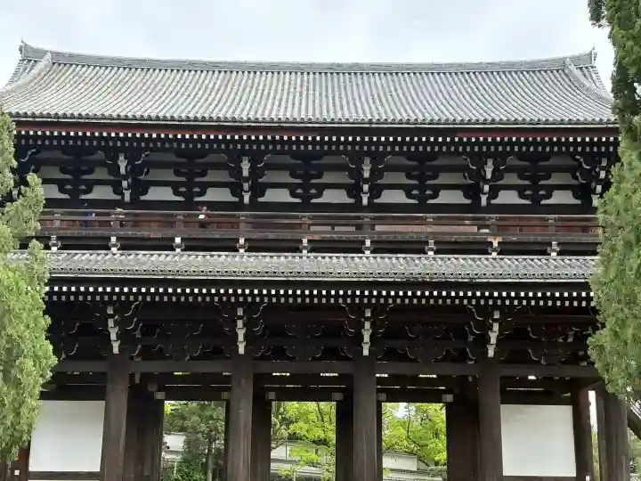 東福禅寺(東福寺)の{uncategorized: "未分類", other: "その他", undefined: "問題あり", building: "その他建物", grave: "お墓", sacred_gate: "鳥居", guardian: "狛犬", statue: "像", buddha: "仏像", history: "歴史", nature: "自然", garden: "庭園", animal: "動物", pagoda: "塔", temizu: "手水舎", mountain_gate: "山門・神門", sanctuary: "本殿・本堂", subordinate: "末社・摂社", art: "芸術", scenery: "景色", jizo: "地蔵", ema: "絵馬", goshuin: "御朱印", omikuji: "おみくじ", items: "授与品その他", amulet: "お守り", goshuincho: "御朱印帳", eats: "食事", festival: "お祭り", votive_dance: "神楽", shichigosan: "七五三参", wedding: "結婚式", experience: "体験その他", initially: "初詣", around: "周辺", anti_infection: "感染症対策"}