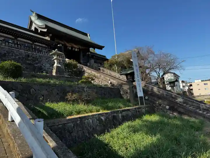 鎮西大社諏訪神社の{uncategorized: "未分類", other: "その他", undefined: "問題あり", building: "その他建物", grave: "お墓", sacred_gate: "鳥居", guardian: "狛犬", statue: "像", buddha: "仏像", history: "歴史", nature: "自然", garden: "庭園", animal: "動物", pagoda: "塔", temizu: "手水舎", mountain_gate: "山門・神門", sanctuary: "本殿・本堂", subordinate: "末社・摂社", art: "芸術", scenery: "景色", jizo: "地蔵", ema: "絵馬", goshuin: "御朱印", omikuji: "おみくじ", items: "授与品その他", amulet: "お守り", goshuincho: "御朱印帳", eats: "食事", festival: "お祭り", votive_dance: "神楽", shichigosan: "七五三参", wedding: "結婚式", experience: "体験その他", initially: "初詣", around: "周辺", anti_infection: "感染症対策"}