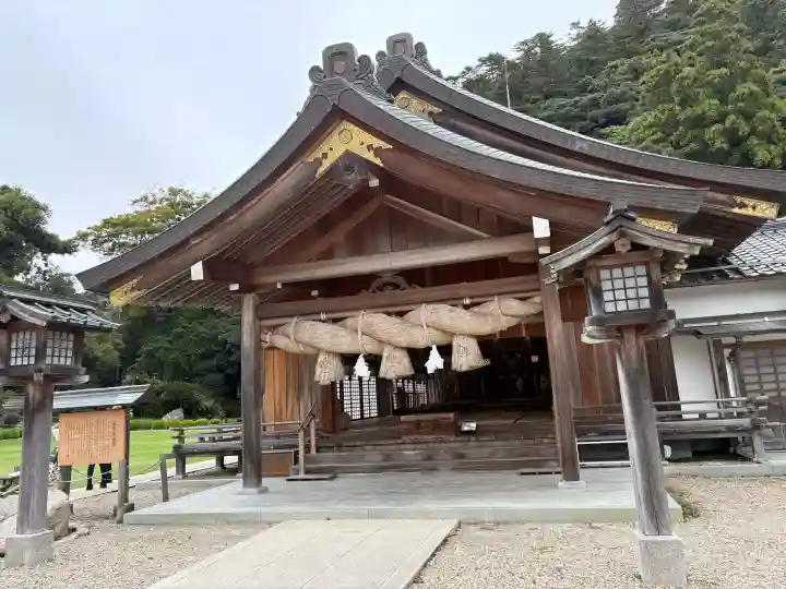 出雲大社北島国造館 出雲教の{uncategorized: "未分類", other: "その他", undefined: "問題あり", building: "その他建物", grave: "お墓", sacred_gate: "鳥居", guardian: "狛犬", statue: "像", buddha: "仏像", history: "歴史", nature: "自然", garden: "庭園", animal: "動物", pagoda: "塔", temizu: "手水舎", mountain_gate: "山門・神門", sanctuary: "本殿・本堂", subordinate: "末社・摂社", art: "芸術", scenery: "景色", jizo: "地蔵", ema: "絵馬", goshuin: "御朱印", omikuji: "おみくじ", items: "授与品その他", amulet: "お守り", goshuincho: "御朱印帳", eats: "食事", festival: "お祭り", votive_dance: "神楽", shichigosan: "七五三参", wedding: "結婚式", experience: "体験その他", initially: "初詣", around: "周辺", anti_infection: "感染症対策"}